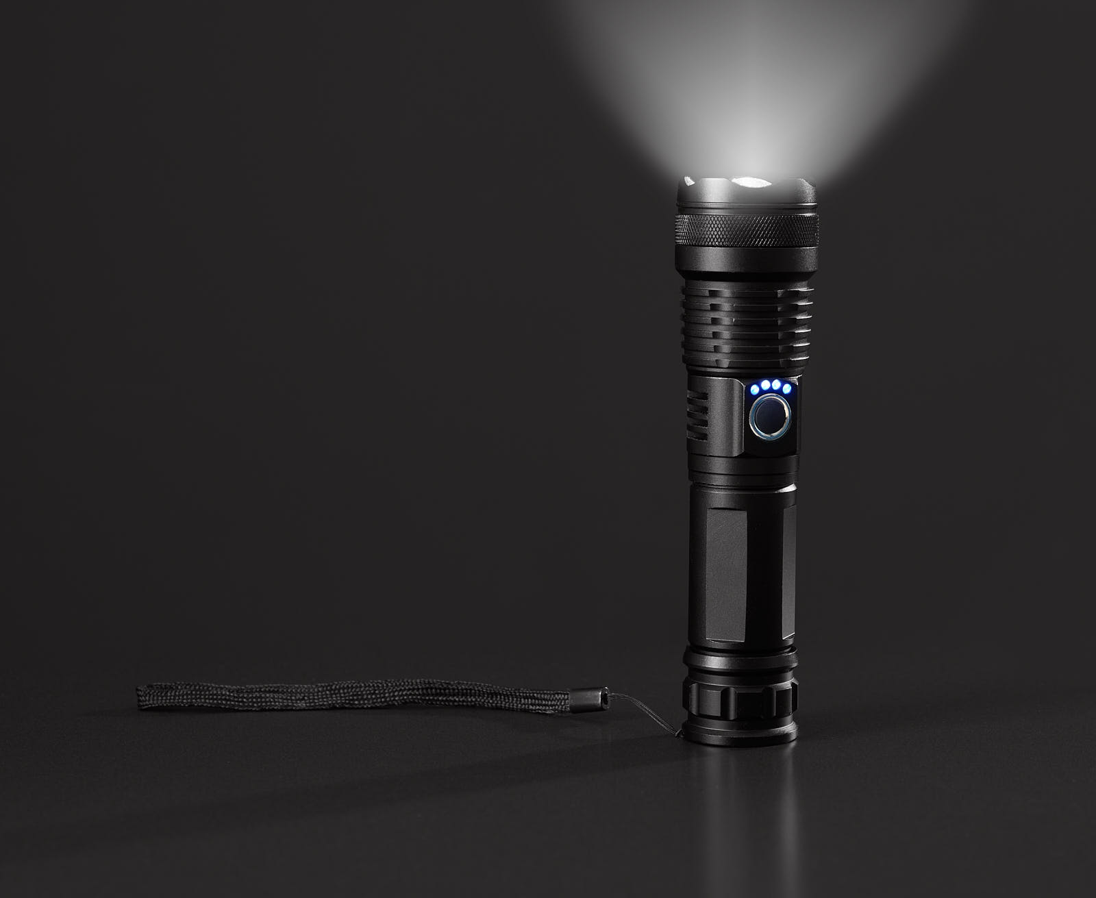 TASCHENLAMPE TAKTIK - AUFLADBAR - 